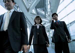 プラダのおしゃれなメガネをみられる